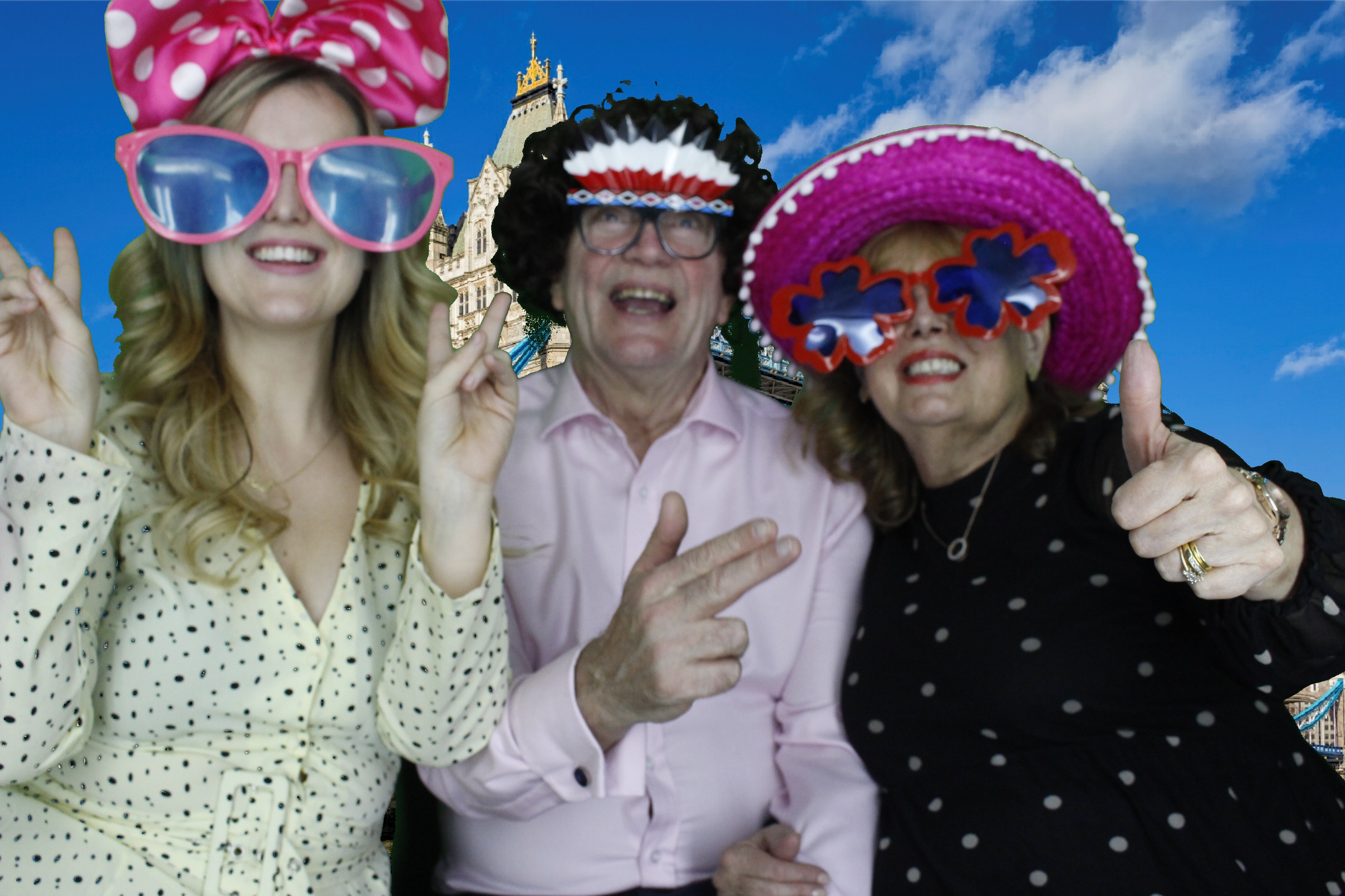 Mr & Mrs Mills | View more photos from the event at gallery.myphotoboothexperience.co.uk/u/MyPhotoBoothExperienceLtd/Mr-Mrs-Mills